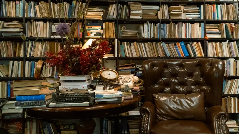 Dinner Table Diplomas: The Hyde Park Homes Where Intellectual Life Never Clocked Out